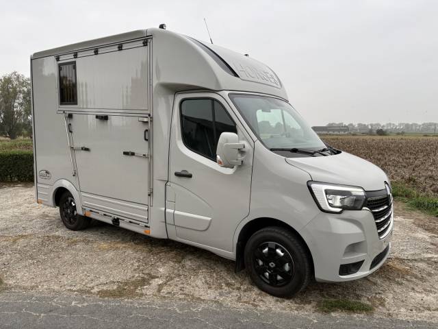 Kleine paardenvrachtwagen (B rijbewijs) Renault Master 2022 Nieuw