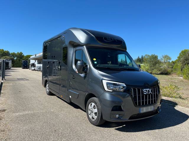 Kleine paardenvrachtwagen (B rijbewijs) STX  2022 Tweedehands