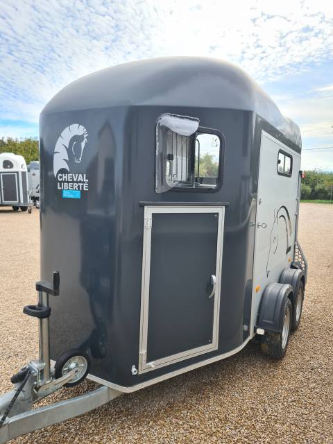 Paardentrailers Cheval Liberté Gold 3 2 Paarden 2022 Tweedehands