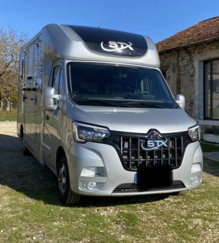 Kleine paardenvrachtwagen (B rijbewijs) STX 5 places assises stalles 2021 Tweedehands