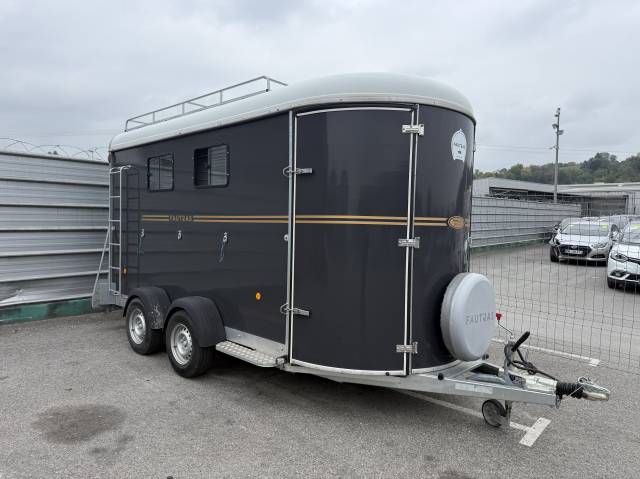 Paardentrailers Fautras Oblic 3 3 Paarden 2023 Tweedehands