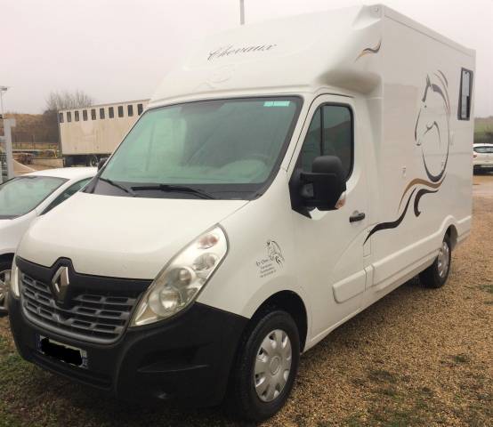 Kleine paardenvrachtwagen (B rijbewijs) Renault Master III 2017 Tweedehands