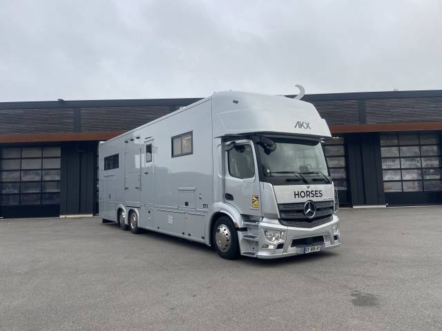 Zware paardenvrachtwagen (groot rijbewijs) AKX  2024 Tweedehands