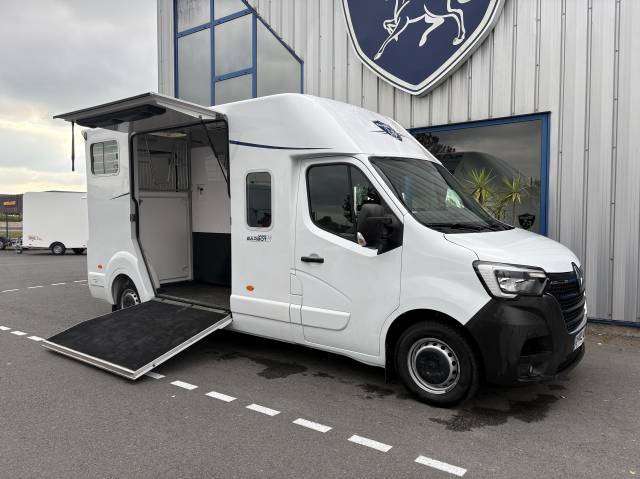 Kleine paardenvrachtwagen (B rijbewijs) Barbot D5 2023 Tweedehands