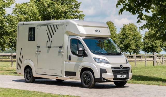 Kleine paardenvrachtwagen (B rijbewijs) AKX Akx stallion 2025 Nieuw