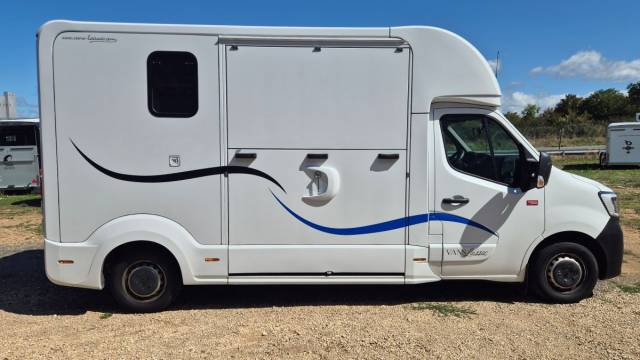 Kleine paardenvrachtwagen (B rijbewijs) Laissac bedrijfsauto's Renault Master 2022 Tweedehands