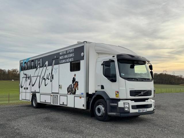 Zware paardenvrachtwagen (groot rijbewijs) Volvo VOLVO 2009 Tweedehands