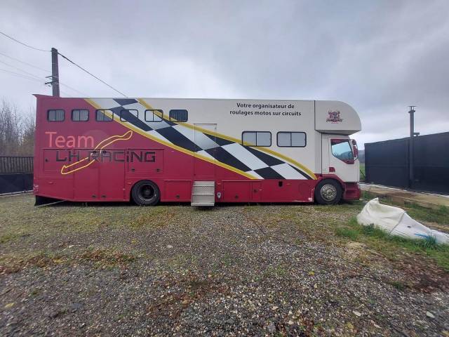 Zware paardenvrachtwagen (groot rijbewijs) Renault Midlum 2005 Tweedehands