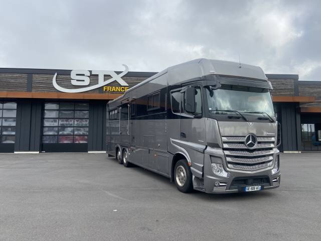 Zware paardenvrachtwagen (groot rijbewijs) AKX  2016 Tweedehands