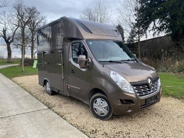 Kleine paardenvrachtwagen (B rijbewijs) Renault Master 2013 Tweedehands