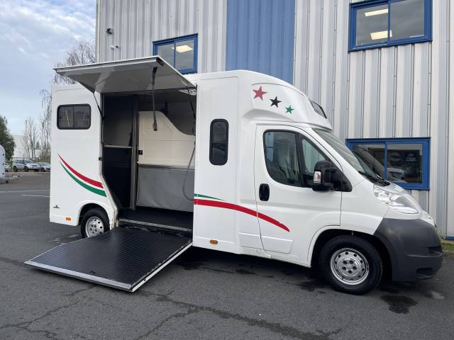 Kleine paardenvrachtwagen (B rijbewijs) Ameline Boxer 2014 Tweedehands