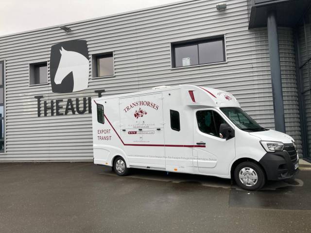 Kleine paardenvrachtwagen (B rijbewijs) Renault CAMION THEAULT 2024 Tweedehands