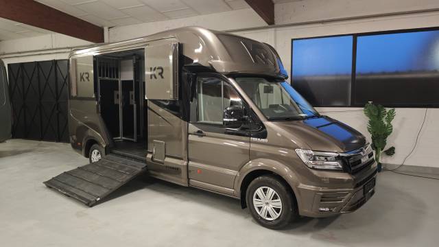 Kleine paardenvrachtwagen (B rijbewijs) Krismar 5p stalles 2026 Nieuw