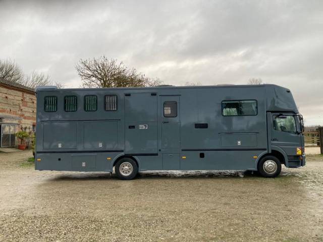 Zware paardenvrachtwagen (groot rijbewijs) Mercedes AK 2004 Tweedehands