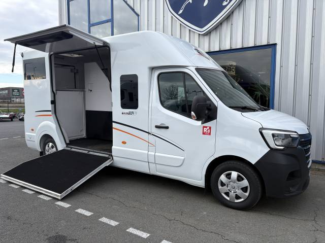 Kleine paardenvrachtwagen (B rijbewijs) Barbot master 2024 Tweedehands