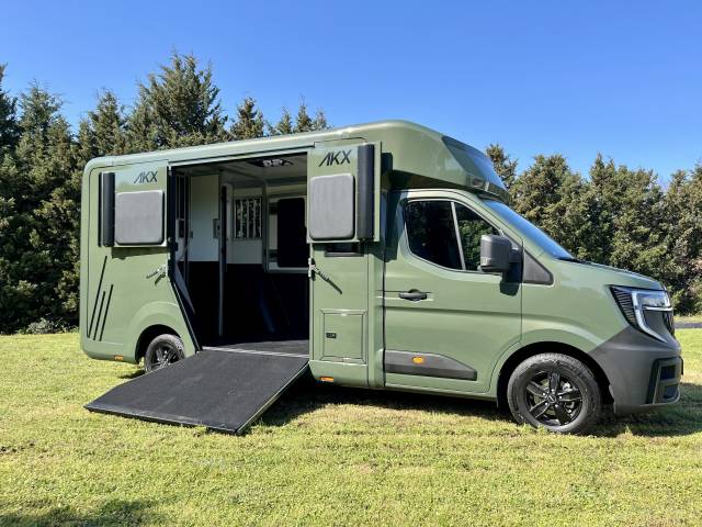 Kleine paardenvrachtwagen (B rijbewijs) AKX  2026 Nieuw