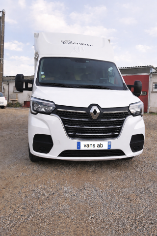 Kleine paardenvrachtwagen (B rijbewijs) Renault Master 2023 Tweedehands