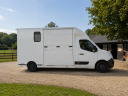 Kleine paardenvrachtwagen (B rijbewijs) ACR Renault Master 2017 Tweedehands
