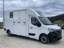 Kleine paardenvrachtwagen (B rijbewijs) Cavalcar Simple cabine - Stalles - Renault Master 2023 Nieuw