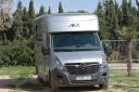 Kleine paardenvrachtwagen (B rijbewijs) AKX 2-horse truck 2021 3 seater Opel Monovan 2021 Tweedehands