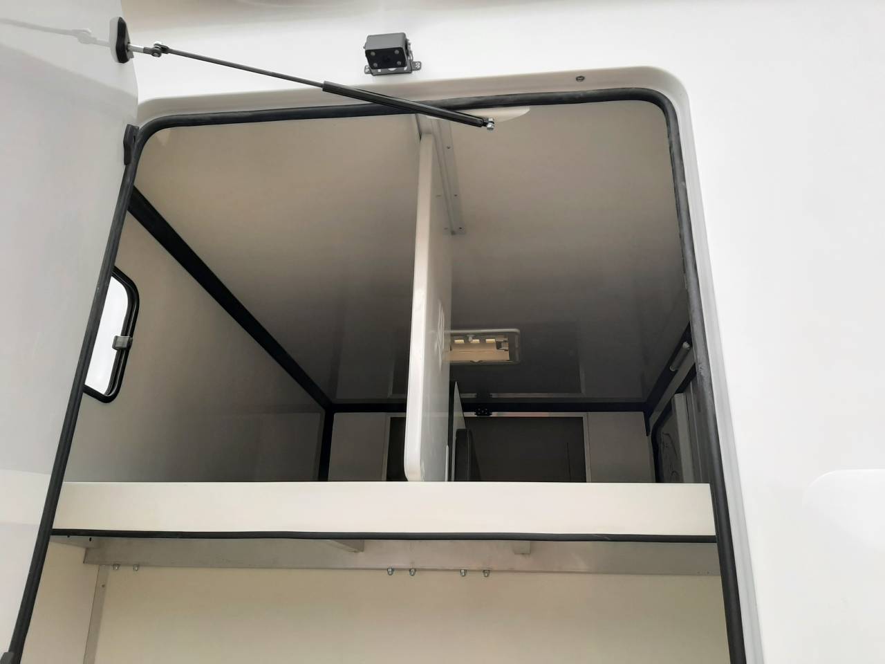 Kleine paardenvrachtwagen (B rijbewijs) Renault Master 2016 Tweedehands