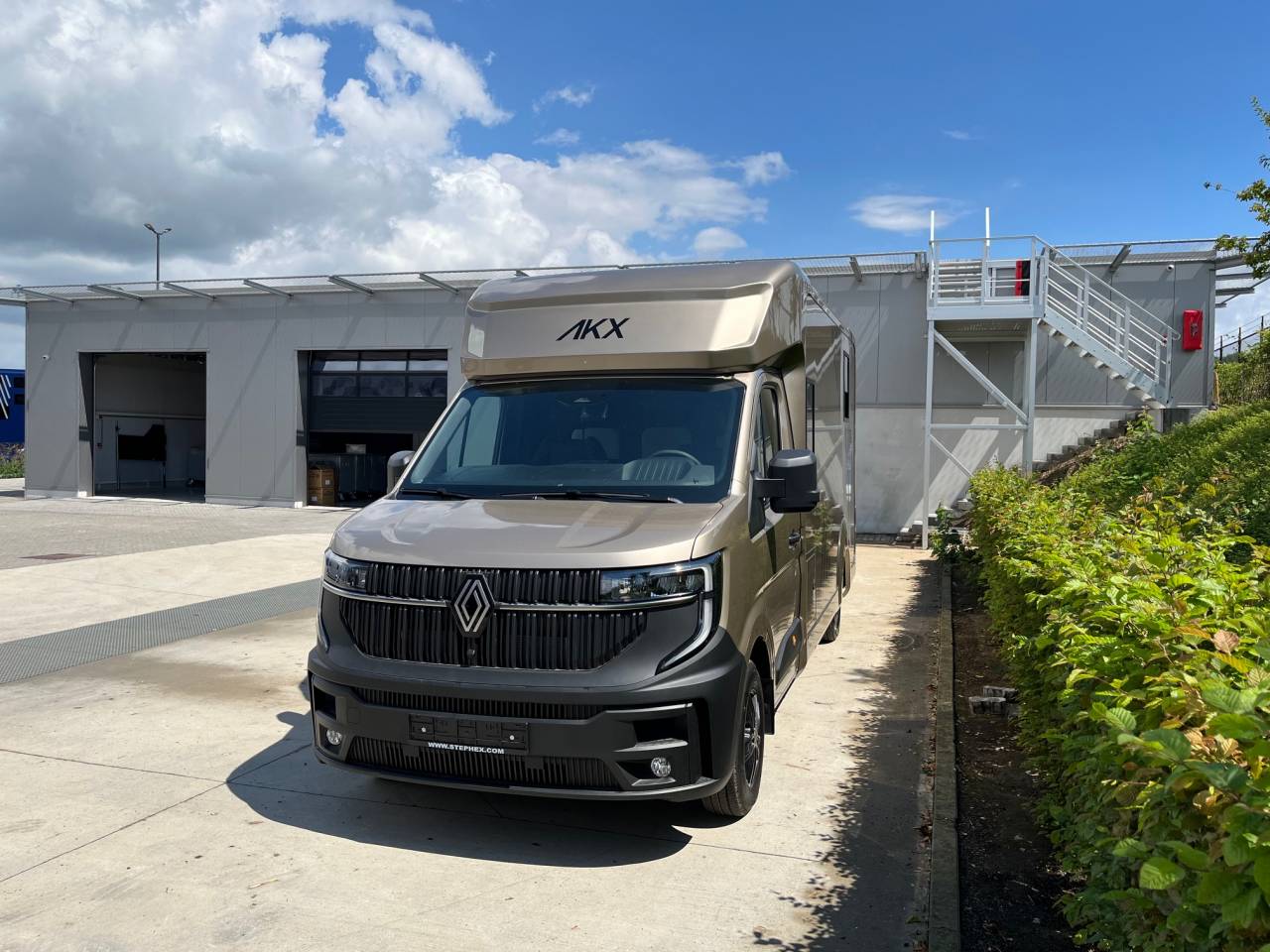Kleine paardenvrachtwagen (B rijbewijs) AKX Master 2026 2026 Nieuw