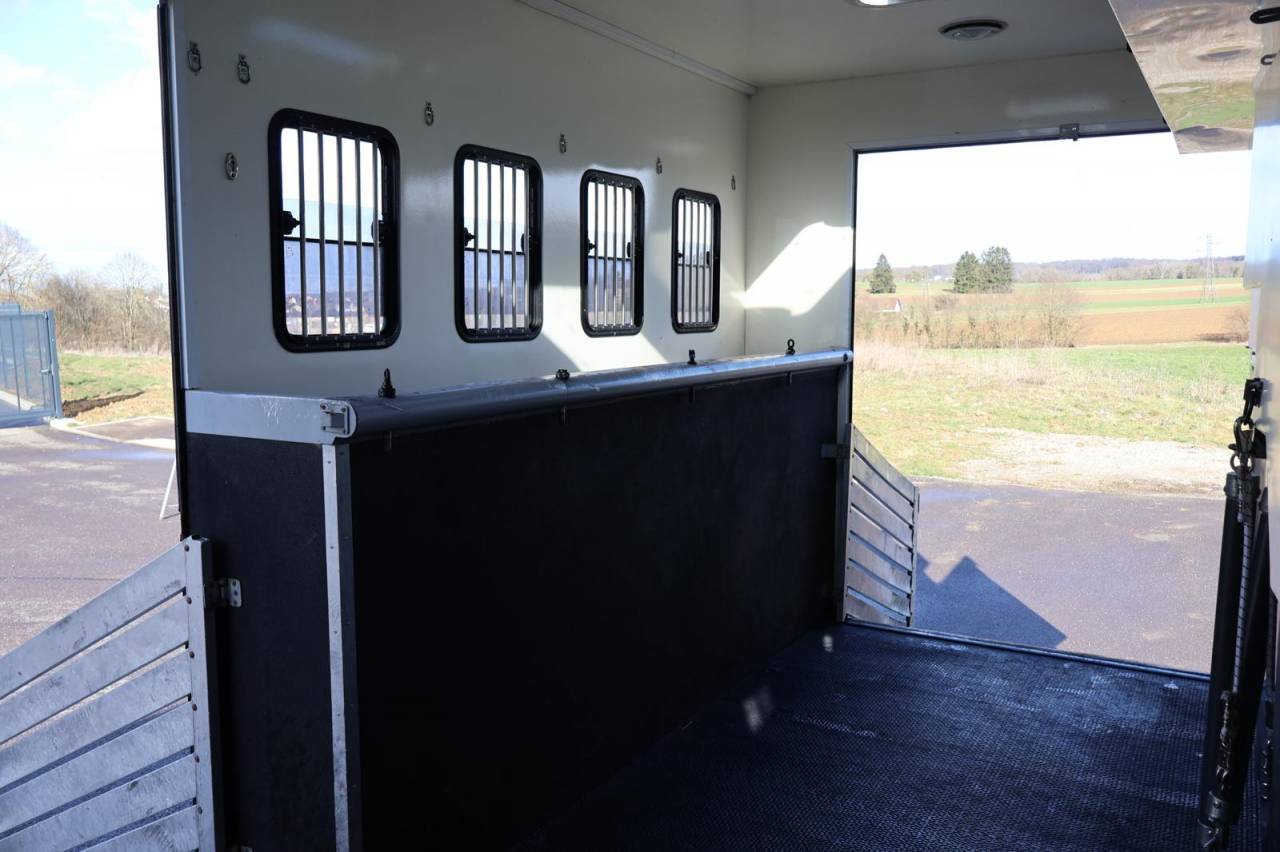 Zware paardenvrachtwagen (groot rijbewijs) Man MAN TGA 26.430 JL POP OUT 2006 Tweedehands