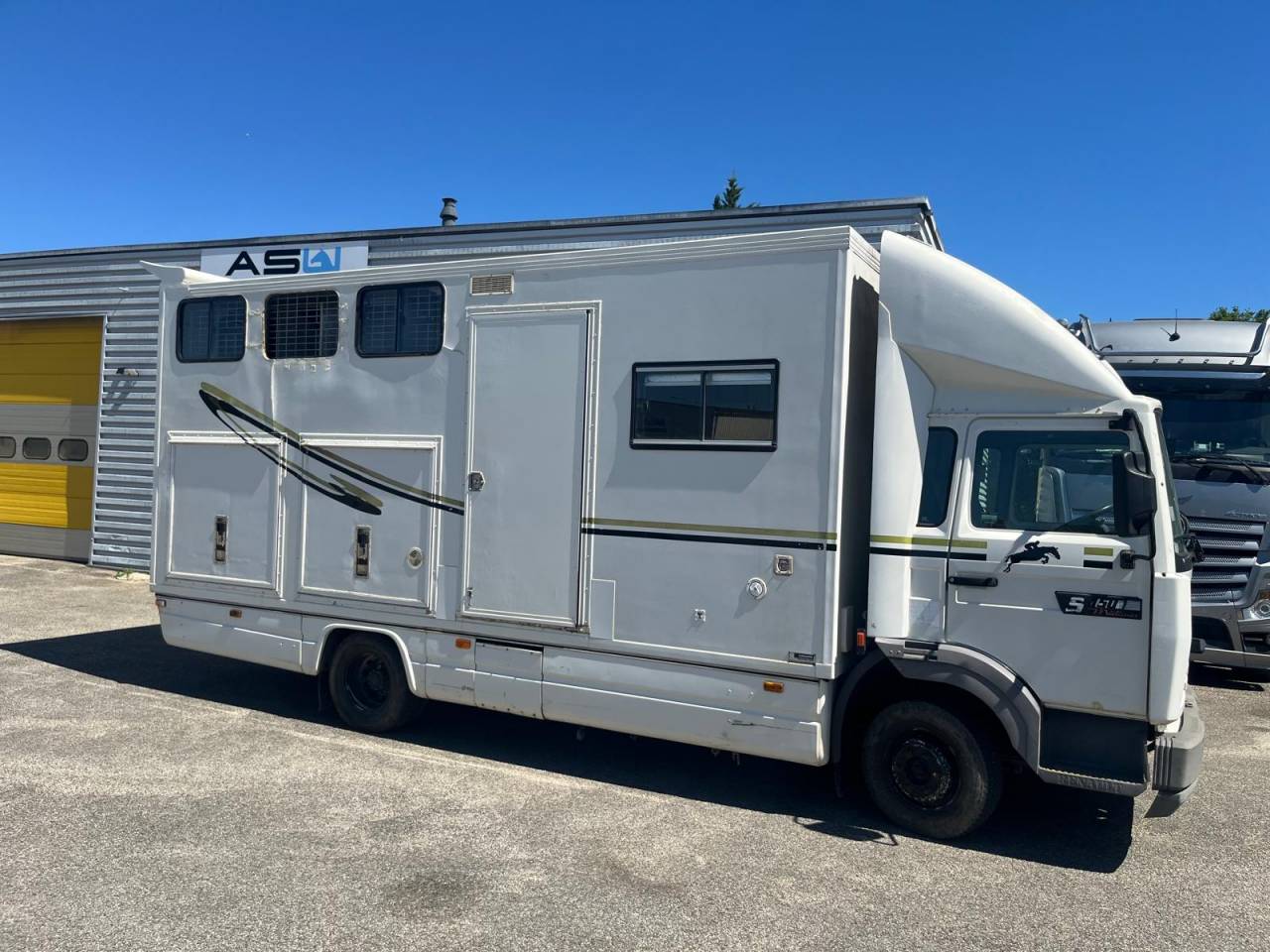 Zware paardenvrachtwagen (groot rijbewijs) Renault S150 Midliner 1995 Tweedehands