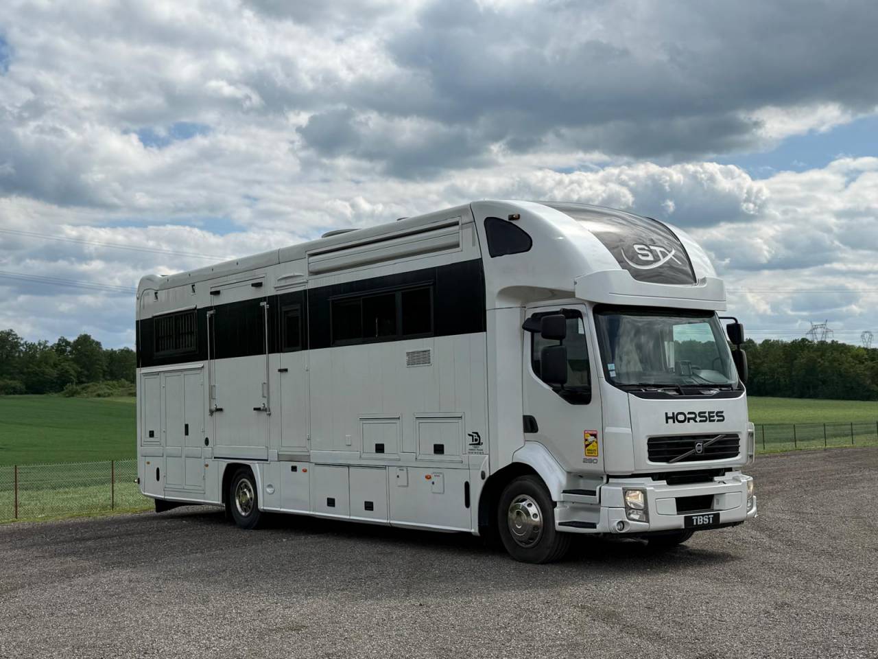 Zware paardenvrachtwagen (groot rijbewijs) STX VOLVO 2011 Tweedehands