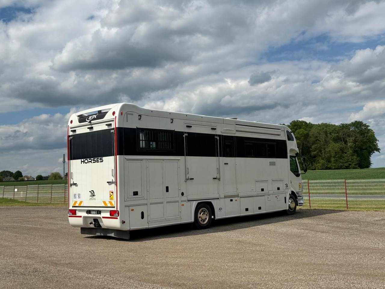Zware paardenvrachtwagen (groot rijbewijs) STX VOLVO 2011 Tweedehands