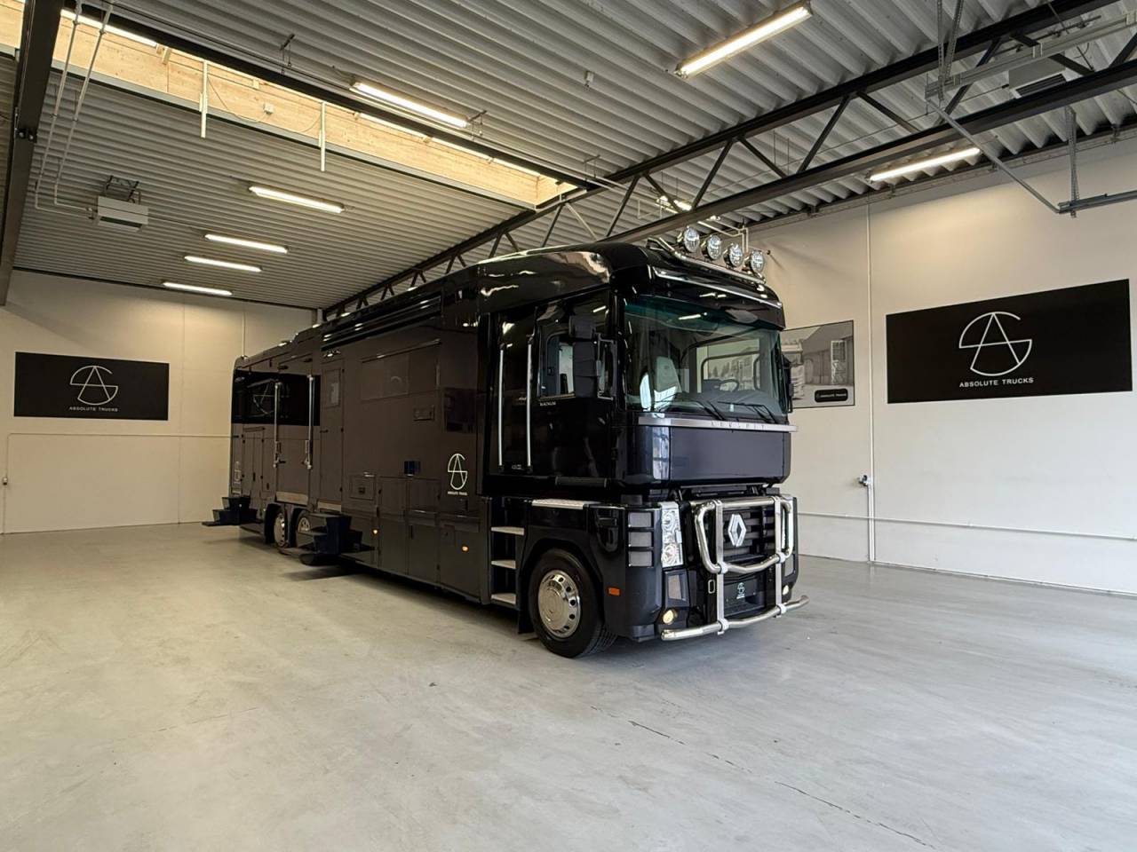 Zware paardenvrachtwagen (groot rijbewijs) Renault STX/magnum 2011 Tweedehands