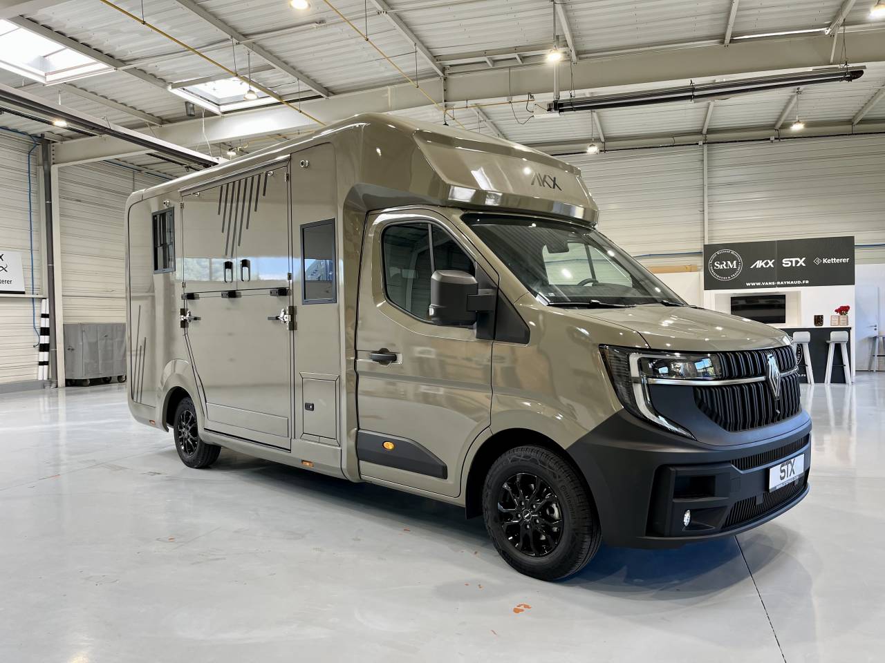 Kleine paardenvrachtwagen (B rijbewijs) AKX  2026 Nieuw