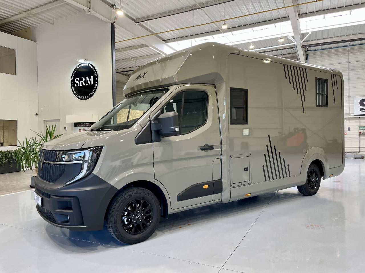 Kleine paardenvrachtwagen (B rijbewijs) AKX  2026 Nieuw