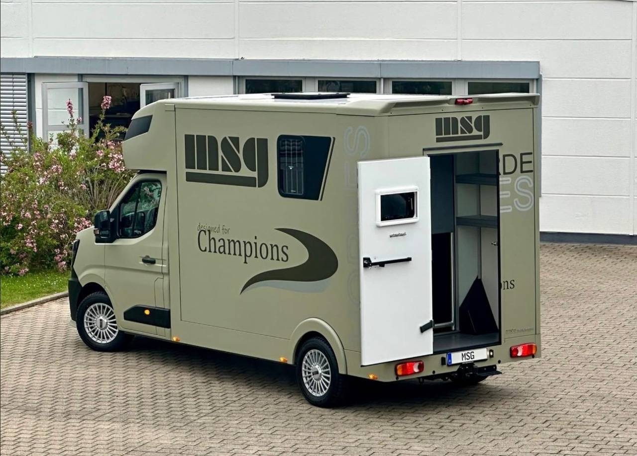 Kleine paardenvrachtwagen (B rijbewijs) Renault RENAULT 0 Nieuw
