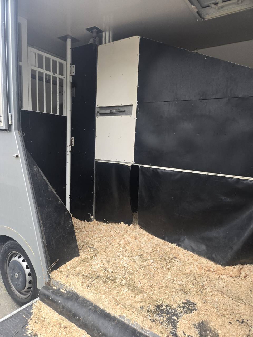 Kleine paardenvrachtwagen (B rijbewijs) Renault Master 2014 Tweedehands
