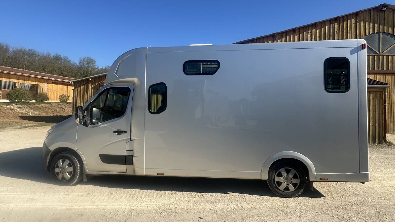 Kleine paardenvrachtwagen (B rijbewijs) Renault Master  2017 Tweedehands