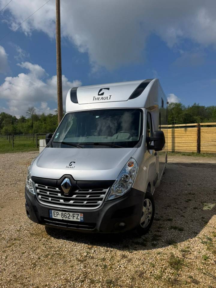 Kleine paardenvrachtwagen (B rijbewijs) Renault Master  2017 Tweedehands
