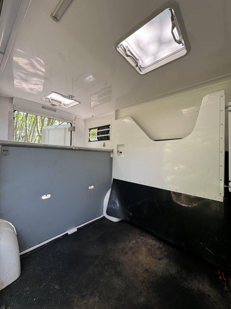 Kleine paardenvrachtwagen (B rijbewijs) Barbot POLYVAN D5 2021 Tweedehands