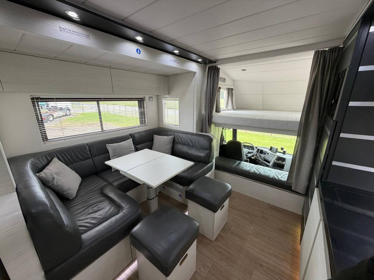 Zware paardenvrachtwagen (groot rijbewijs) EQUIX VOLVO 2016 Tweedehands