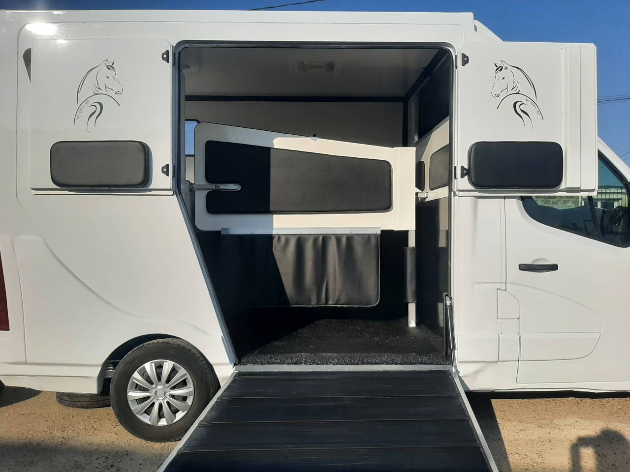 Kleine paardenvrachtwagen (B rijbewijs) Renault Master 2018 Tweedehands