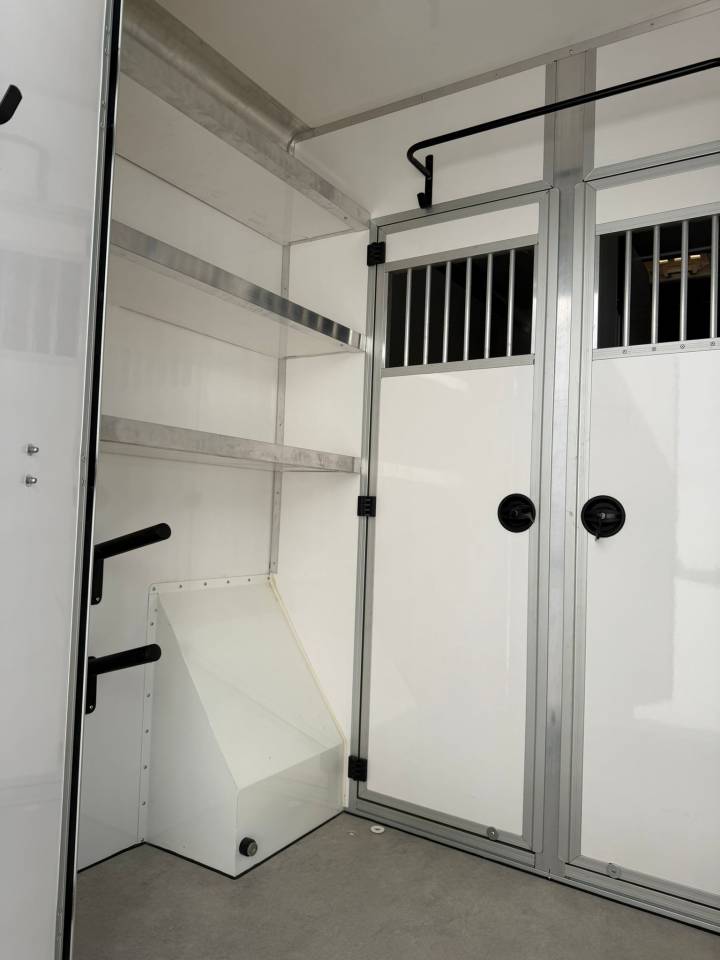 Kleine paardenvrachtwagen (B rijbewijs) ACR Renault Master 2017 Tweedehands