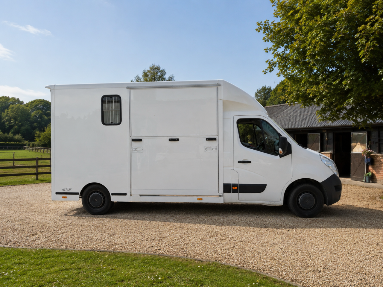 Kleine paardenvrachtwagen (B rijbewijs) ACR Renault Master 2017 Tweedehands