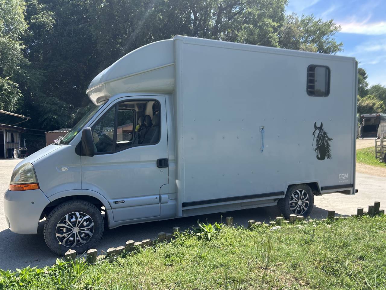 Kleine paardenvrachtwagen (B rijbewijs) Renault dci  2005 Tweedehands