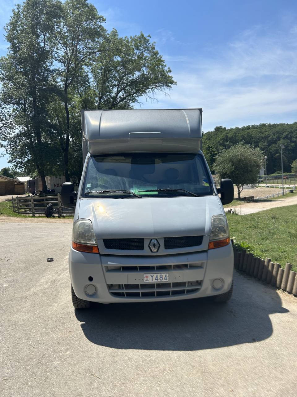 Kleine paardenvrachtwagen (B rijbewijs) Renault dci  2005 Tweedehands