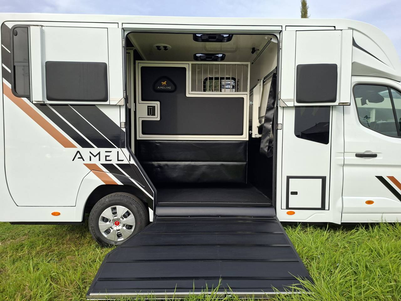 Kleine paardenvrachtwagen (B rijbewijs) Ameline HARAS 2026 Nieuw