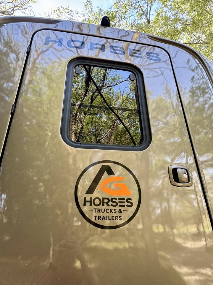 Kleine paardenvrachtwagen (B rijbewijs) Krismar KRISLAR 2026 Nieuw