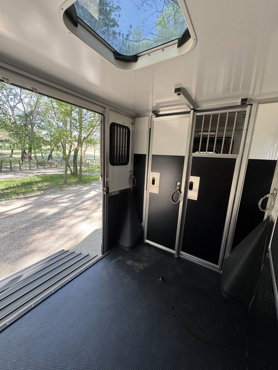 Kleine paardenvrachtwagen (B rijbewijs) Krismar KRISLAR 2026 Nieuw