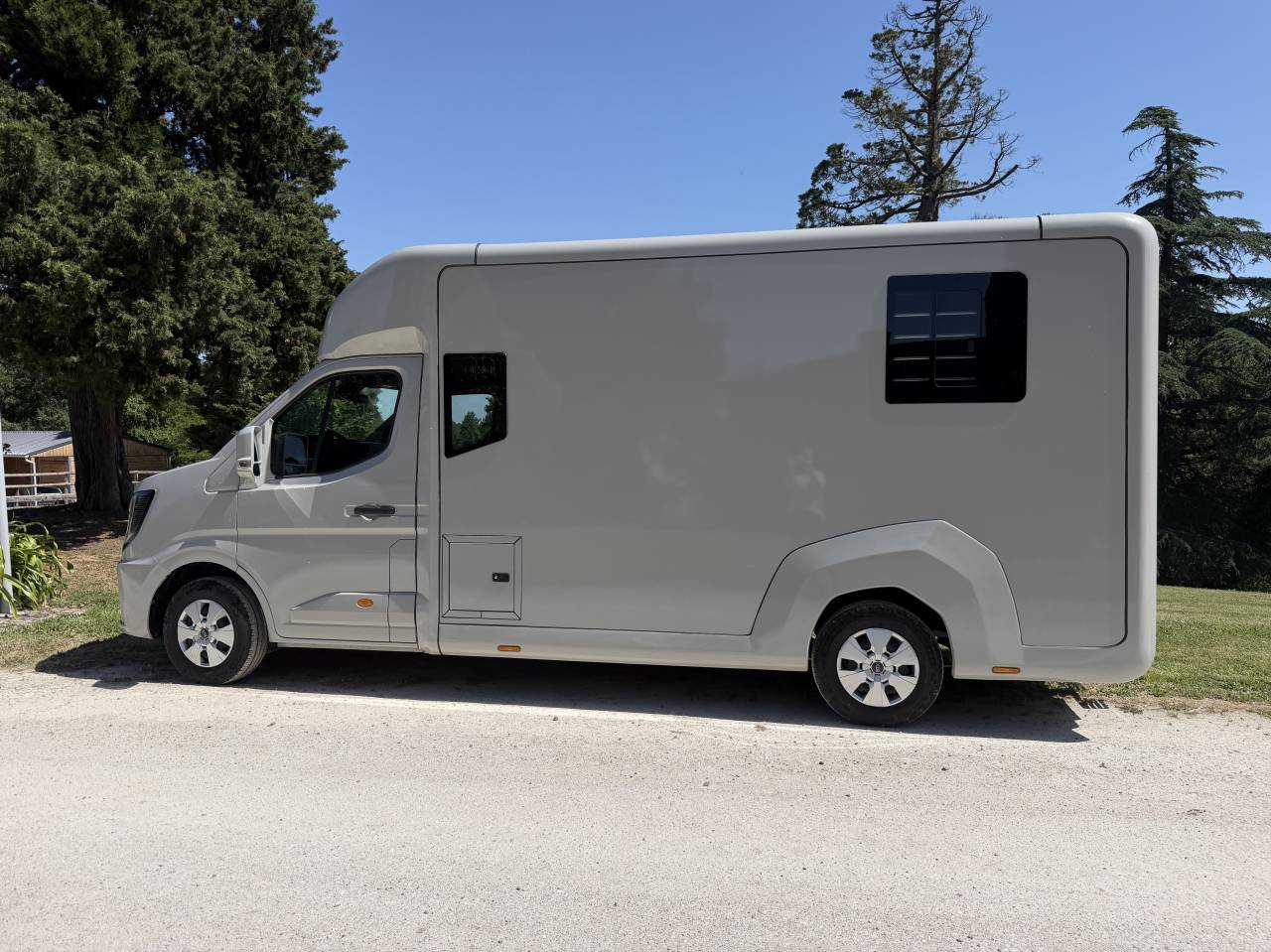 Kleine paardenvrachtwagen (B rijbewijs) STX Renault Master 2025 2025 Nieuw