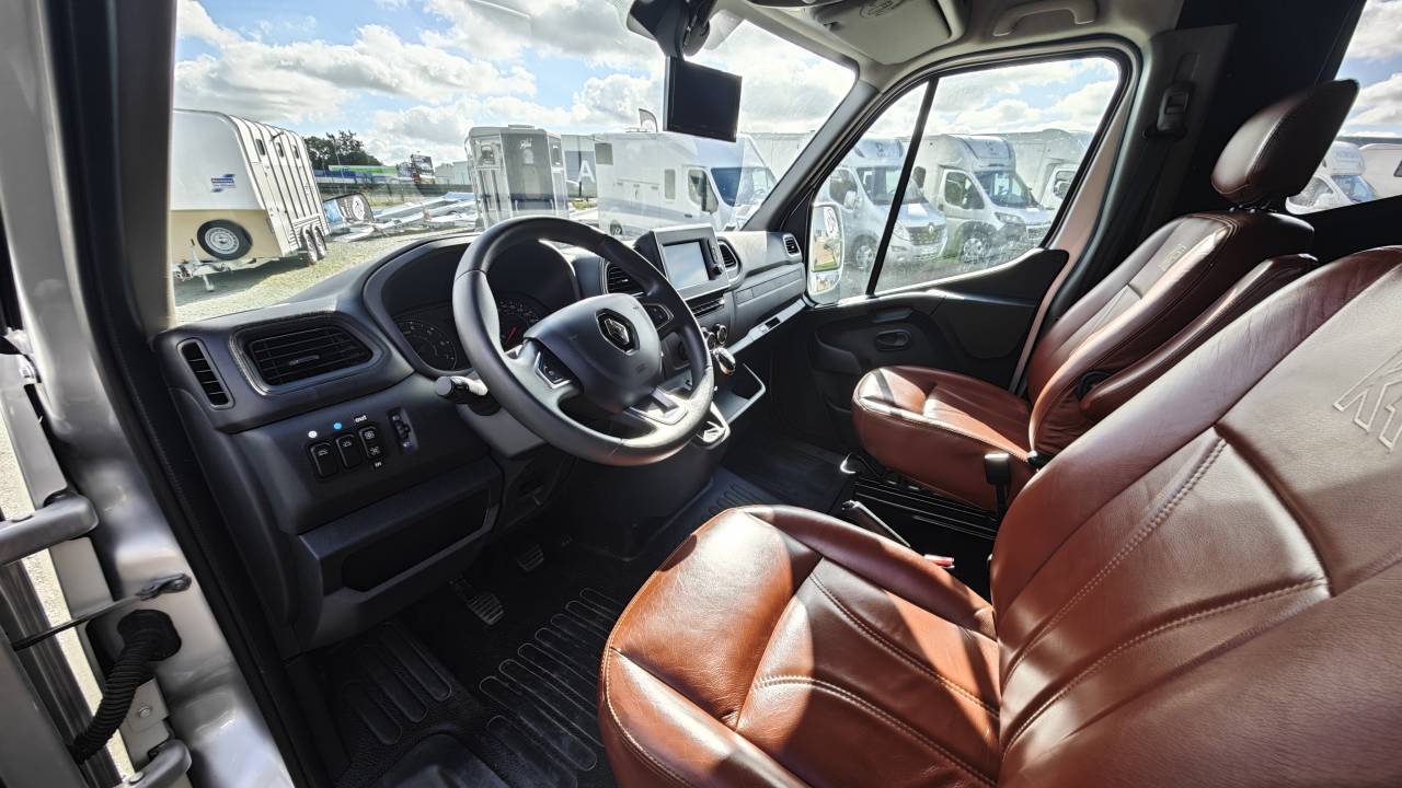Kleine paardenvrachtwagen (B rijbewijs) Krismar Master 5 places assises Stalles  2020 Tweedehands