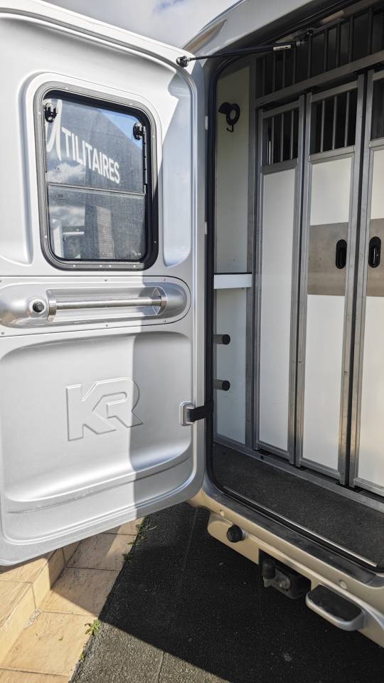 Kleine paardenvrachtwagen (B rijbewijs) Krismar Master 5 places assises Stalles  2020 Tweedehands